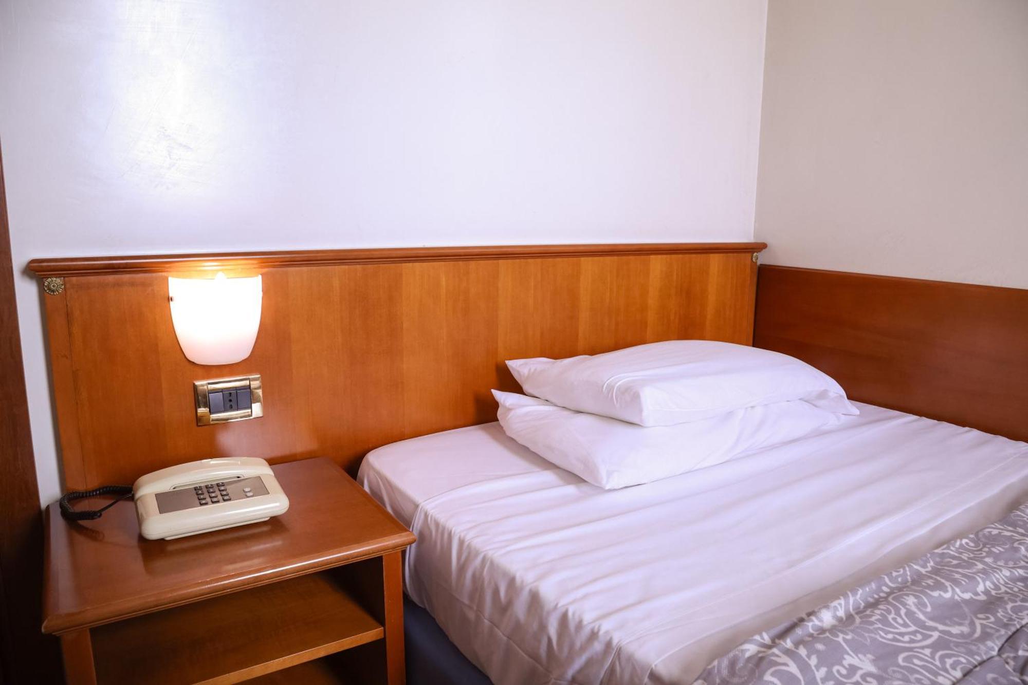Hotel Villa Sara Местре Екстериор снимка